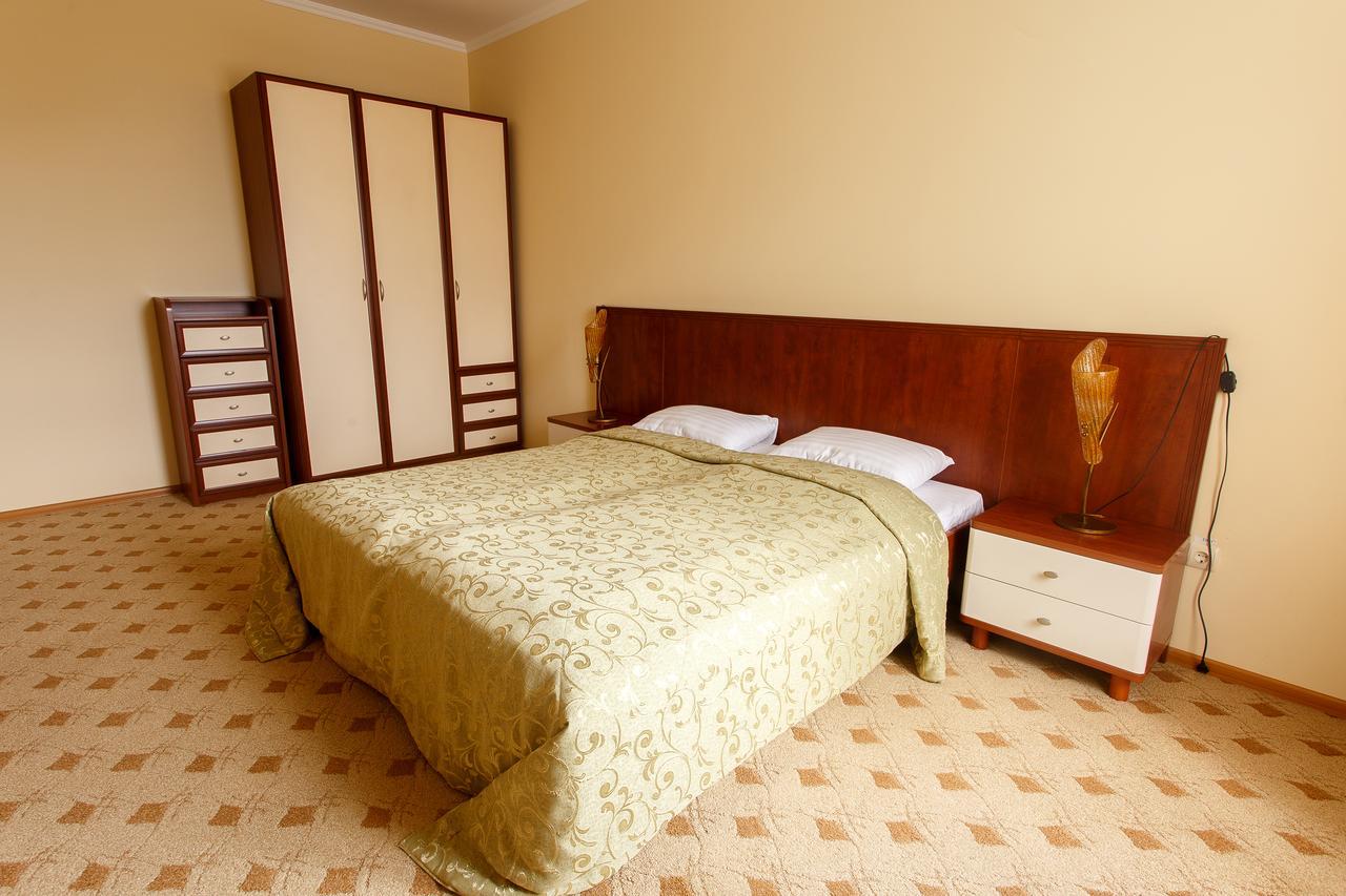 Pansionat Paradiz Hotel โปลยานา ภายนอก รูปภาพ